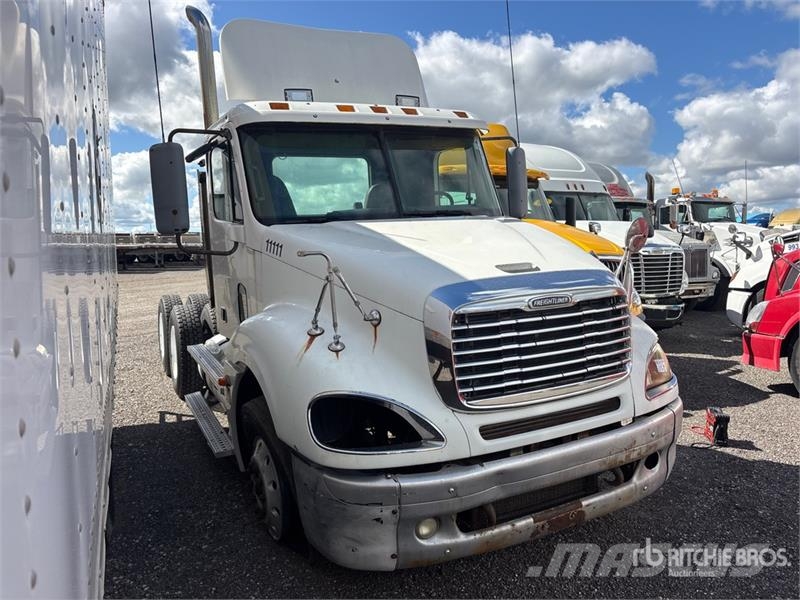Freightliner Columbia 120 6x4 T/A Day Cab Truck Tractor (Inoper Motrici e Trattori Stradali