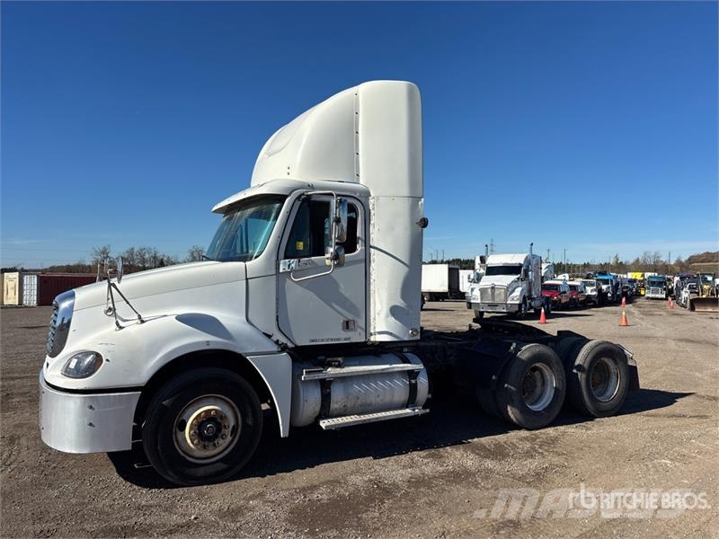 Freightliner Columbia 120 6x4 T/A Day Cab Truck Tractor Tractores (camiões)