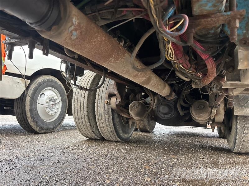 Freightliner Columbia 120 6x4 T/A Dump Truck Tippbil