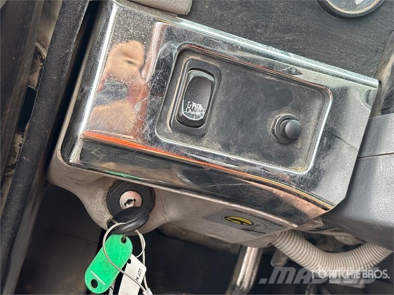 Freightliner Columbia 120 6x4 T/A Dump Truck Tippbil