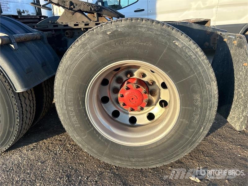 Freightliner Columbia 120 6x4 T/A Sleeper Truck Tractor Седельные тягачи