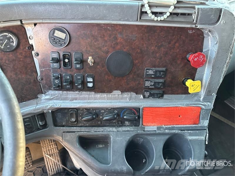 Freightliner Columbia 120 6x4 T/A Sleeper Truck Tractor (Glider Trekkers