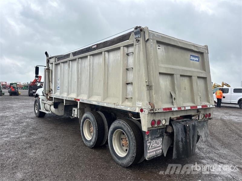 Freightliner Columbia 120 6x4 T/A Dump Truck Tippbil