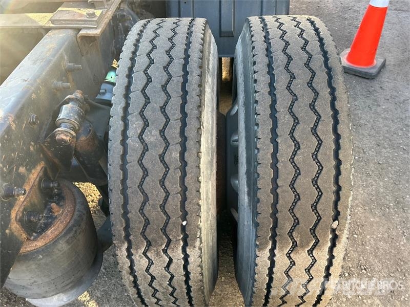 Freightliner Columbia 120 6x4 T/A Sleeper Truck Tractor Седельные тягачи