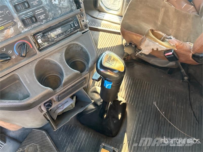Freightliner Columbia 120 6x4 T/A Day Cab Truck Tractor Naudoti vilkikai