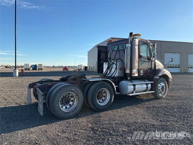 Freightliner Columbia 120 6x4 T/A Day Cab Truck Tractor Naudoti vilkikai