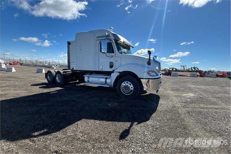 Freightliner Columbia 120 6x4 T/A Sleeper Truck Tractor Tractor Units