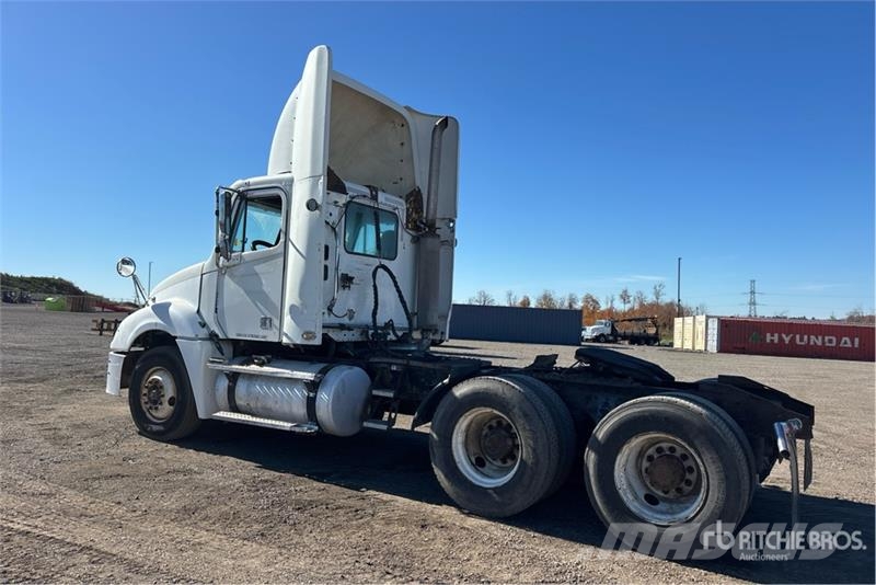 Freightliner Columbia 120 6x4 T/A Day Cab Truck Tractor Tractores (camiões)
