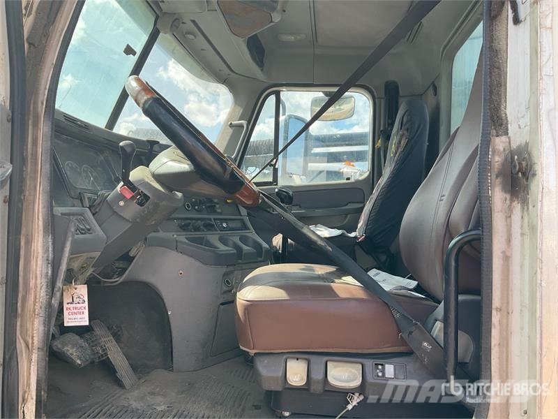 Freightliner Columbia 120 6x4 T/A Day Cab Truck Tractor Tractor Units