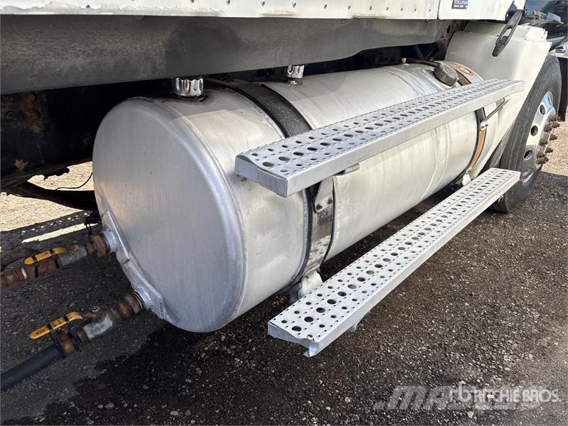 Freightliner Columbia 120 6x4 T/A Sleeper Truck Tractor Tractor Units