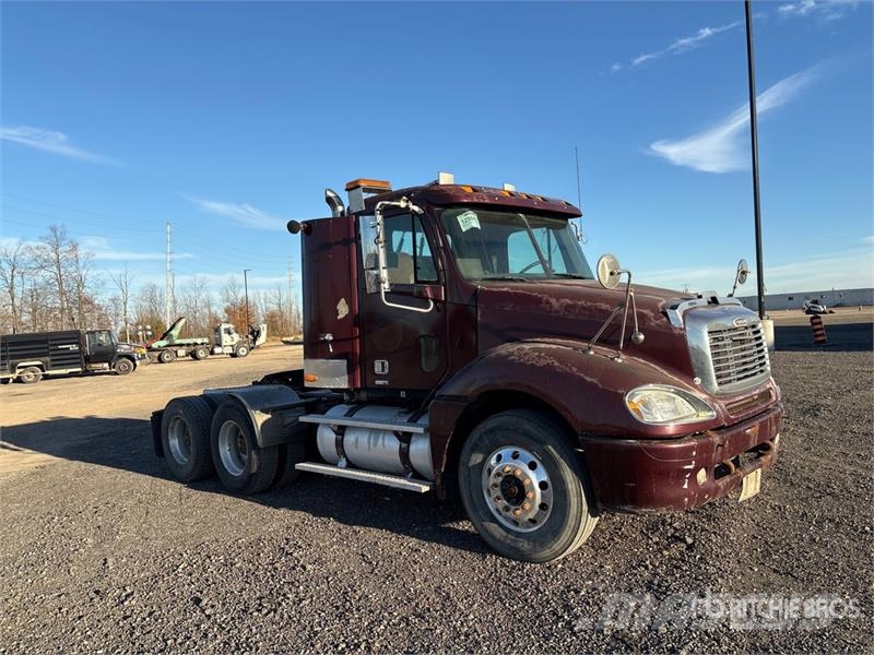 Freightliner Columbia 120 6x4 T/A Day Cab Truck Tractor Naudoti vilkikai