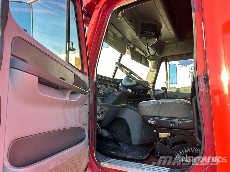 Freightliner Columbia 120 6x4 T/A Sleeper Truck Tractor Седельные тягачи