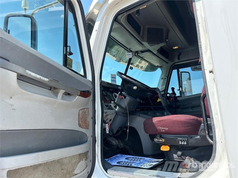 Freightliner Columbia 120 6x4 T/A Sleeper Truck Tractor Tractor Units