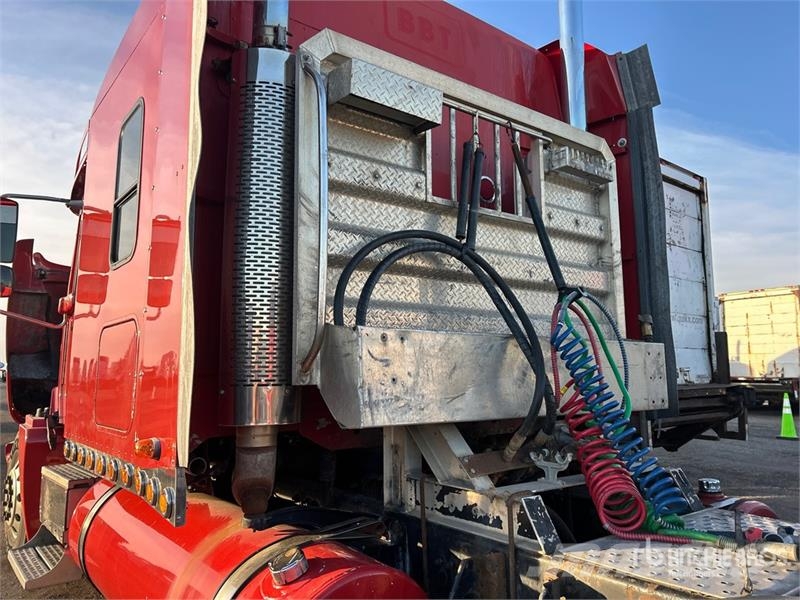 Freightliner Columbia 120 6x4 T/A Sleeper Truck Tractor Седельные тягачи