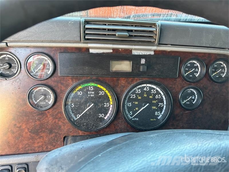 Freightliner Columbia 120 6x4 T/A Sleeper Truck Tractor (Glider Trekkers