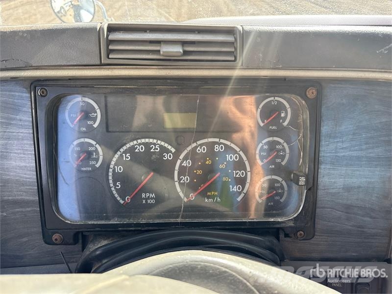 Freightliner Columbia 120 6x4 T/A Day Cab Truck Tractor Tractores (camiões)