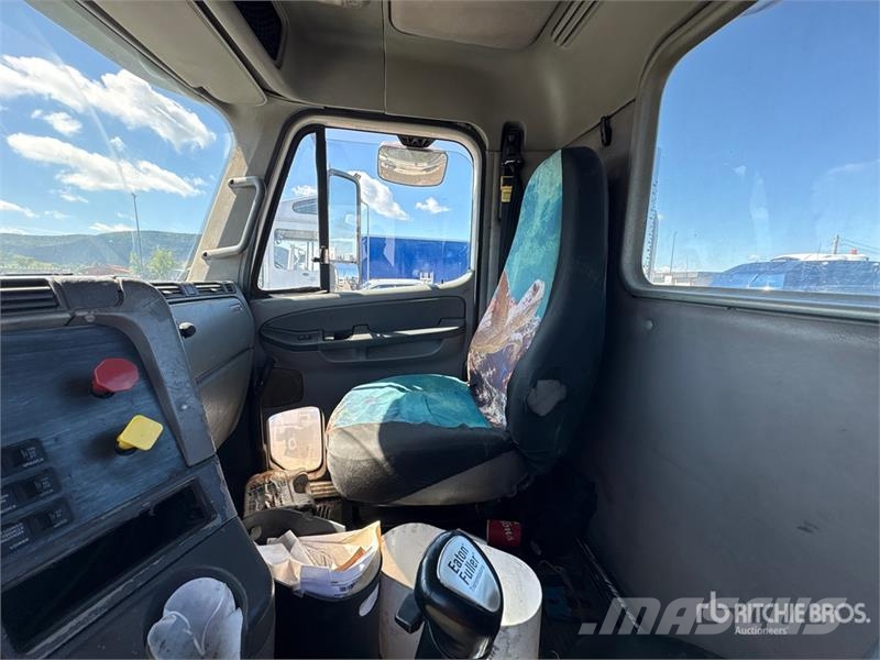 Freightliner Columbia 120 6x4 T/A Day Cab Truck Tractor Tractor Units