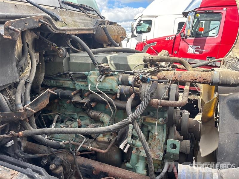 Freightliner Columbia 120 6x4 T/A Day Cab Truck Tractor (Inoper Motrici e Trattori Stradali