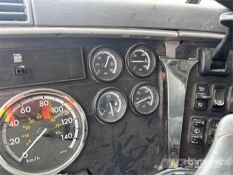 Freightliner Columbia 120 6x4 T/A Dump Truck Tippbil