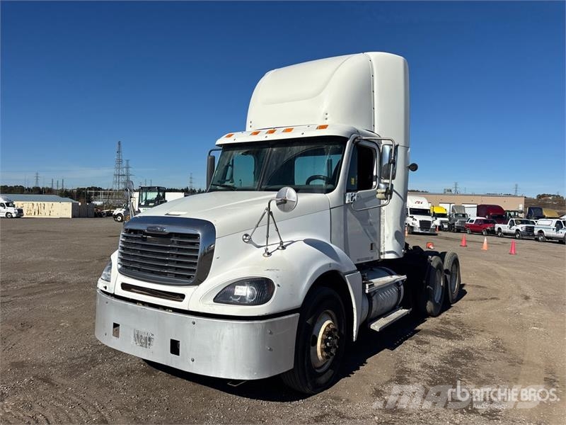 Freightliner Columbia 120 6x4 T/A Day Cab Truck Tractor Tractores (camiões)
