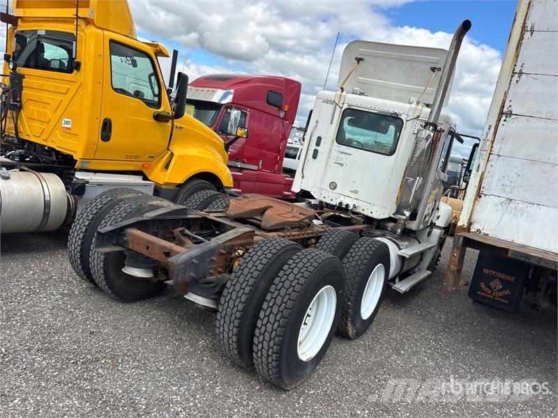Freightliner Columbia 120 6x4 T/A Day Cab Truck Tractor (Inoper Motrici e Trattori Stradali