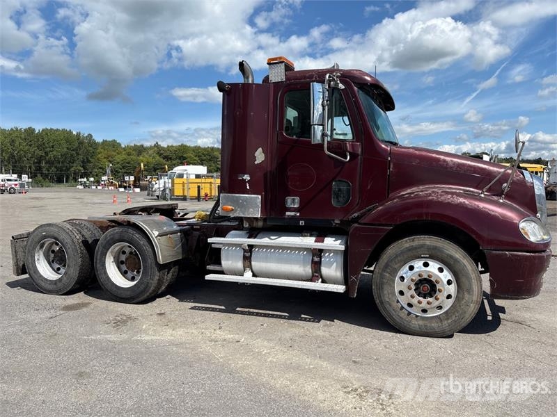 Freightliner Columbia 120 6x4 T/A Day Cab Truck Tractor Tahače