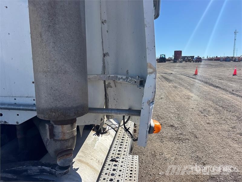 Freightliner Columbia 120 6x4 T/A Day Cab Truck Tractor Tractores (camiões)