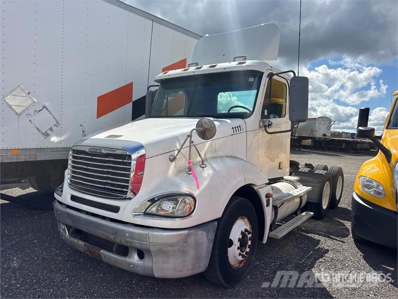 Freightliner Columbia 120 6x4 T/A Day Cab Truck Tractor (Inoper Motrici e Trattori Stradali