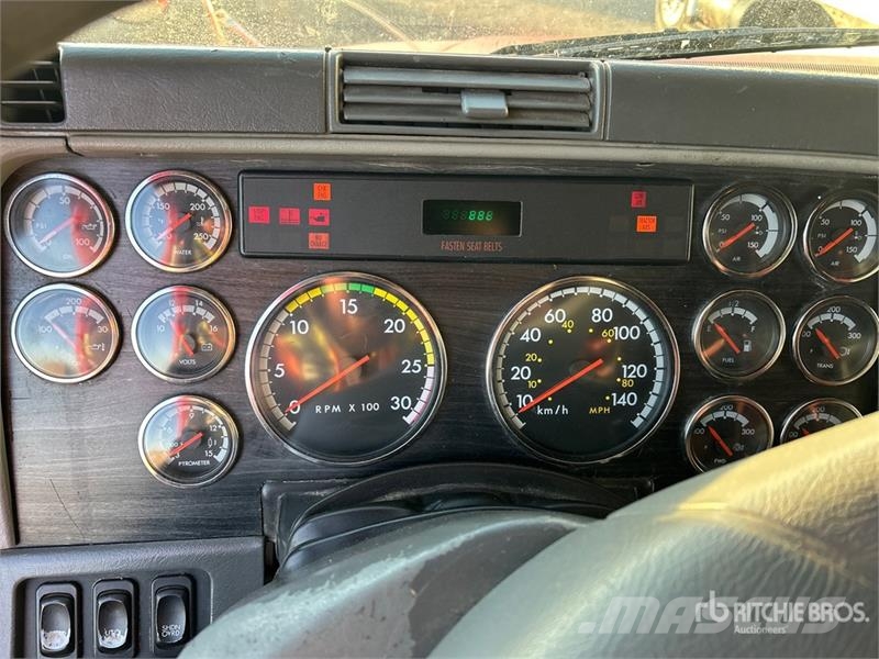 Freightliner Columbia 120 6x4 T/A Sleeper Truck Tractor Седельные тягачи