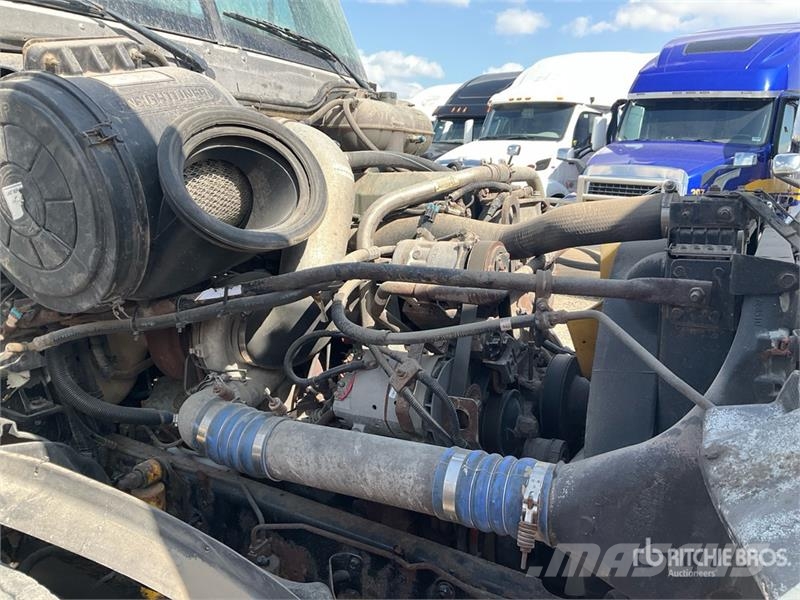 Freightliner Columbia 120 6x4 T/A Day Cab Truck Tractor Tractor Units