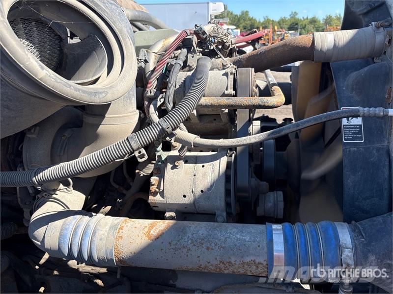 Freightliner Columbia 120 6x4 T/A Day Cab Truck Tractor Tractor Units