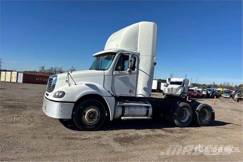 Freightliner Columbia 120 6x4 T/A Day Cab Truck Tractor Tractores (camiões)