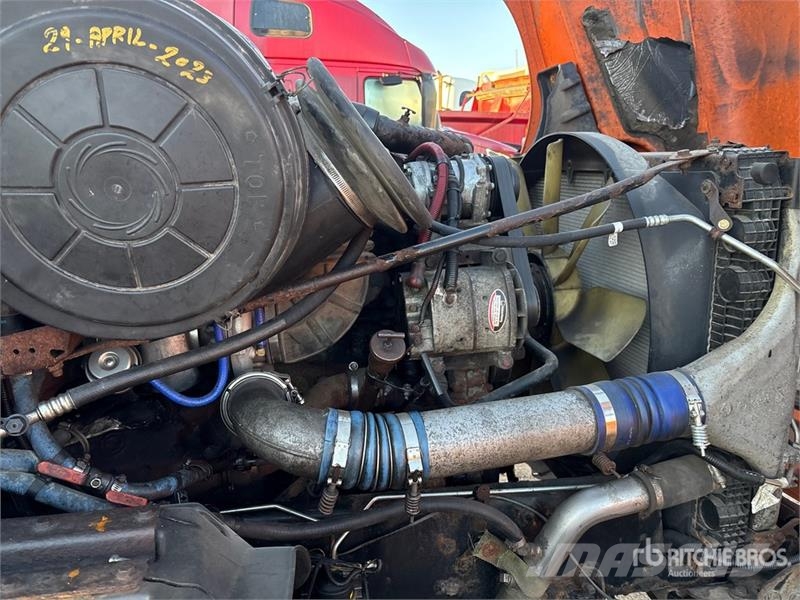 Freightliner Columbia 120 6x4 T/A Sleeper Truck Tractor (Glider Trekkers