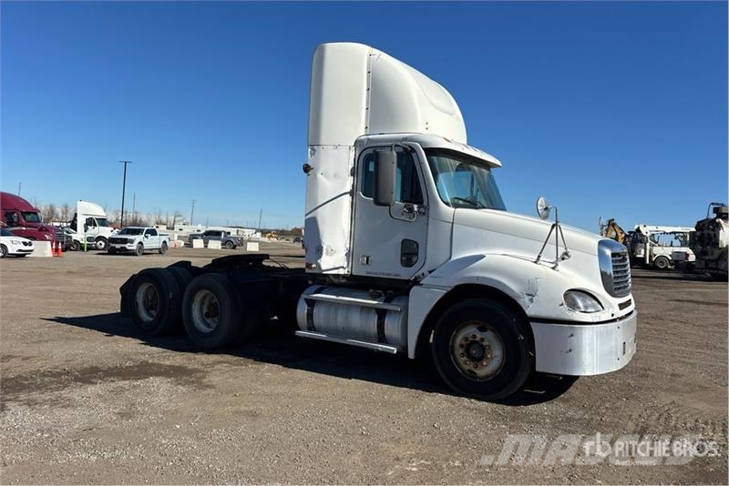 Freightliner Columbia 120 6x4 T/A Day Cab Truck Tractor Tractores (camiões)
