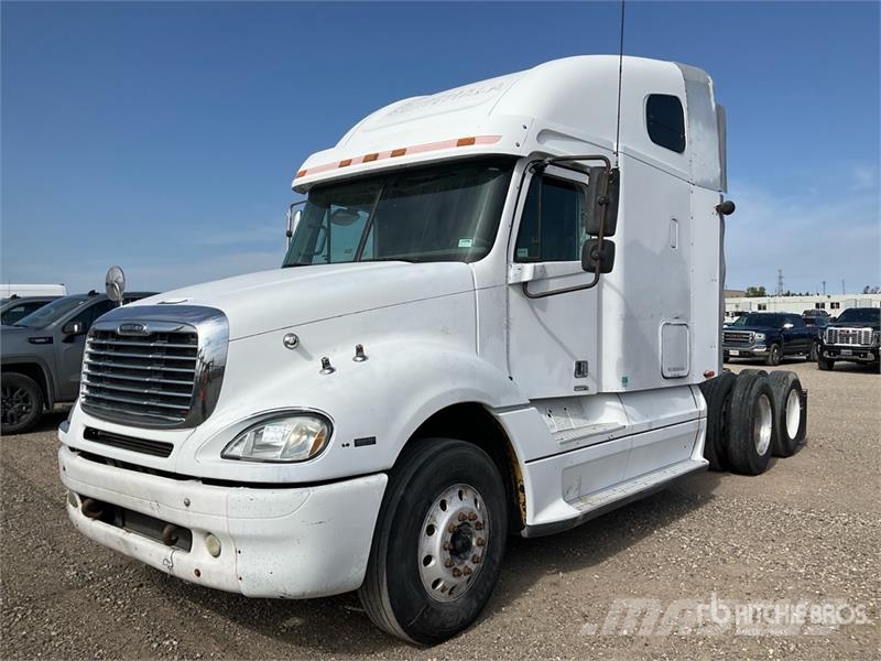 Freightliner Columbia 120 6x4 T/A Sleeper Truck Tractor Tegljači