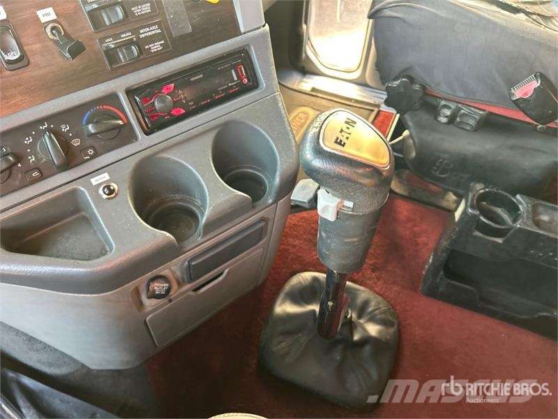 Freightliner Columbia 120 6x4 T/A Sleeper Truck Tractor Седельные тягачи
