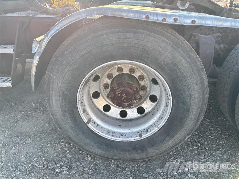 Freightliner Columbia 120 6x4 T/A Day Cab Truck Tractor Naudoti vilkikai