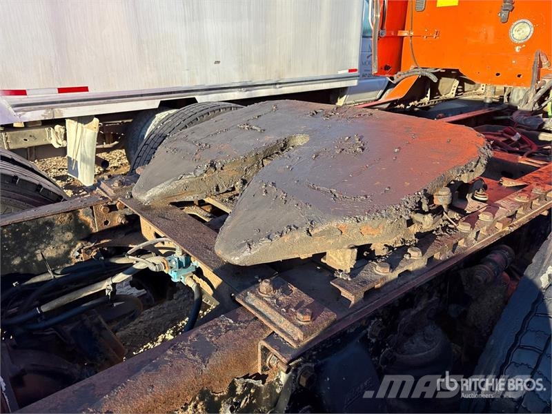 Freightliner Columbia 120 6x4 T/A Sleeper Truck Tractor (Glider Trekkers