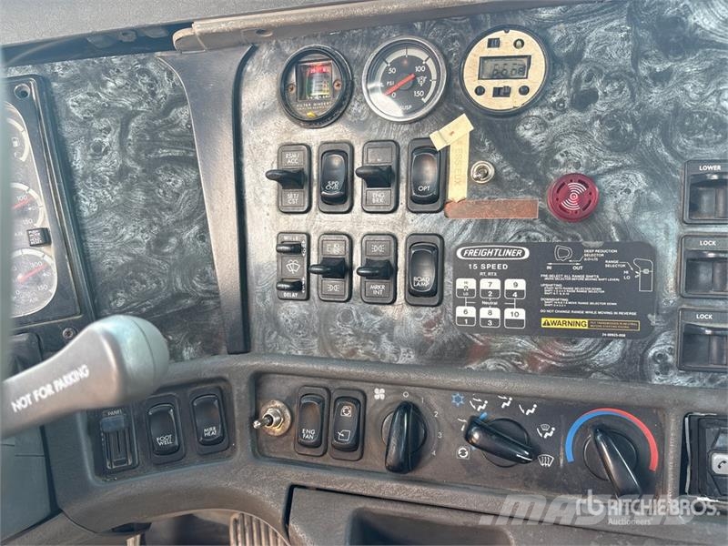 Freightliner Columbia 120 6x4 T/A Day Cab Truck Tractor Tahače