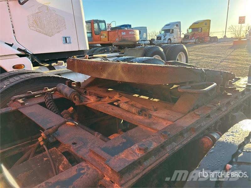 Freightliner Columbia 120 6x4 T/A Sleeper Truck Tractor (Glider Trekkers