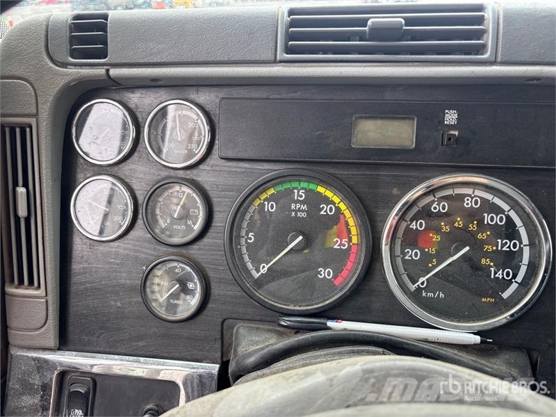 Freightliner Columbia 120 6x4 T/A Dump Truck Tippbil