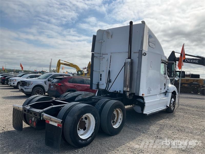 Freightliner Columbia 120 6x4 T/A Sleeper Truck Tractor Tegljači