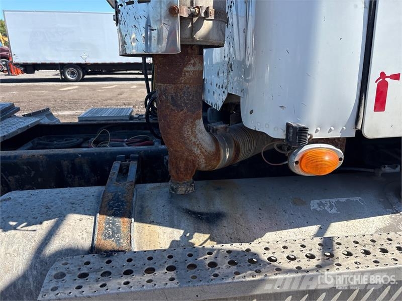 Freightliner Columbia 120 6x4 T/A Day Cab Truck Tractor Tractor Units