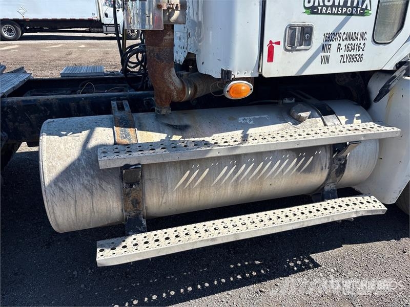 Freightliner Columbia 120 6x4 T/A Day Cab Truck Tractor Tractor Units