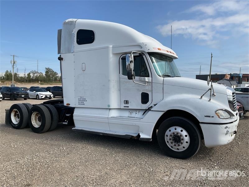 Freightliner Columbia 120 6x4 T/A Sleeper Truck Tractor Tegljači