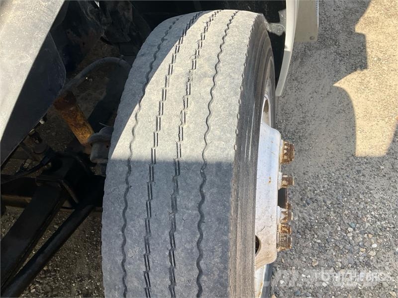 Freightliner Columbia 120 6x4 T/A Day Cab Truck Tractor Tractor Units