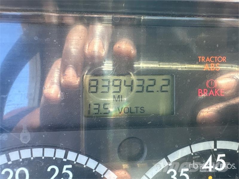 Freightliner Columbia 120 6x4 T/A Day Cab Truck Tractor Tractor Units