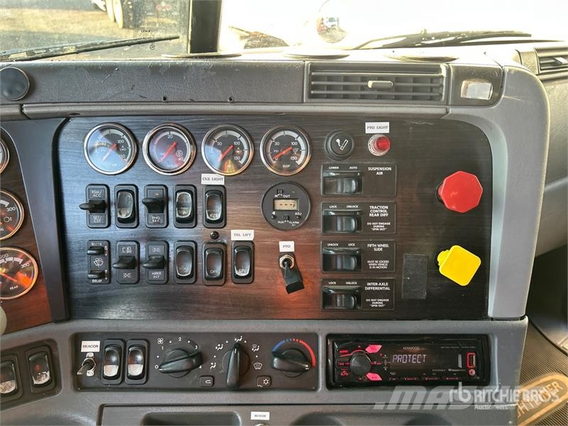 Freightliner Columbia 120 6x4 T/A Sleeper Truck Tractor Седельные тягачи