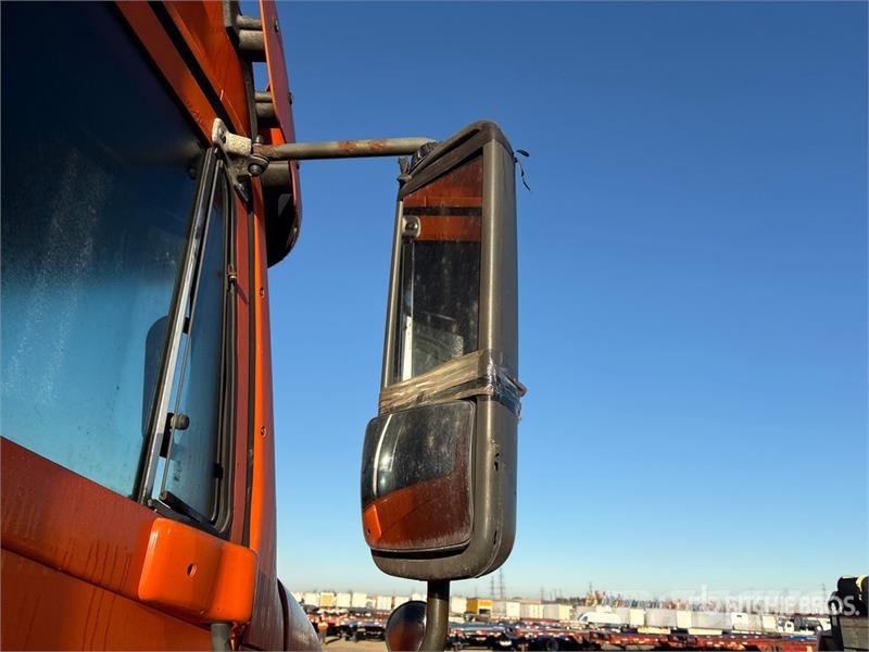 Freightliner Columbia 120 6x4 T/A Sleeper Truck Tractor (Glider Trekkers