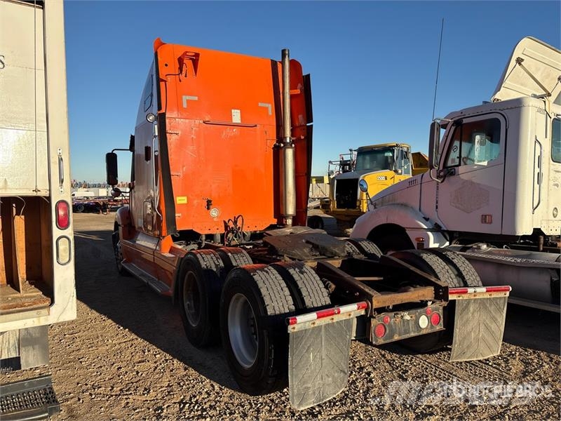 Freightliner Columbia 120 6x4 T/A Sleeper Truck Tractor (Glider Trekkers